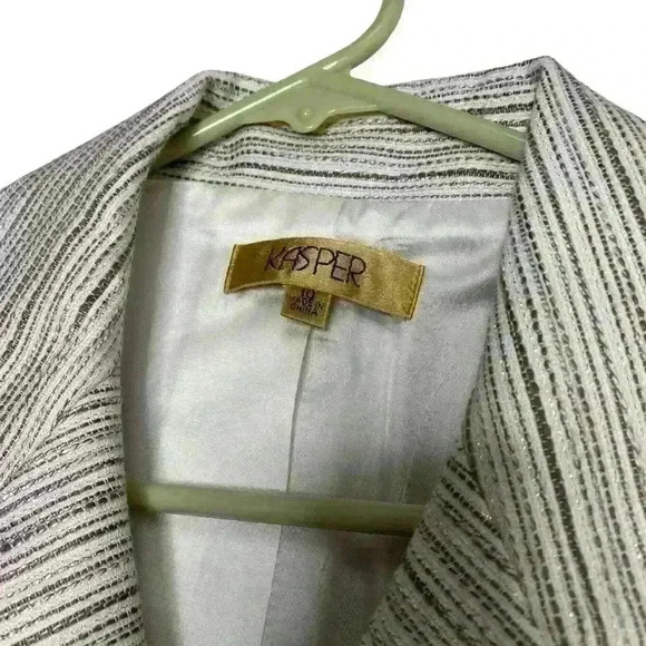 Kasper silver&cream stripe textured crop blazer with belt & bling buttonssize10 - Picture 6 of 9